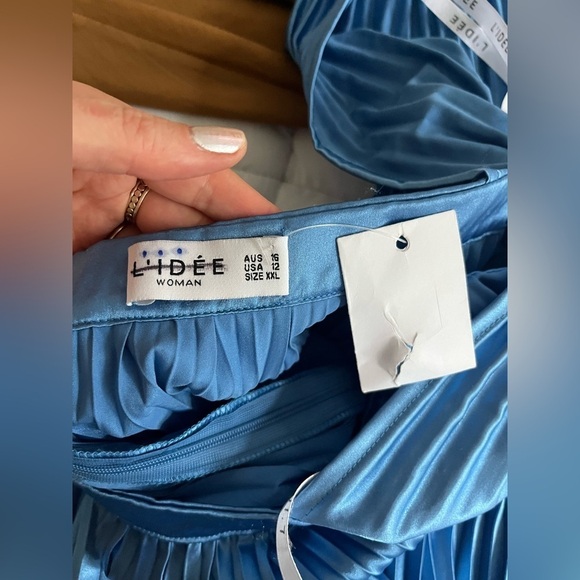 L’IDEE CHATEAU GOWN - MEDITERRANEAN BLUE - Picture 10 of 11